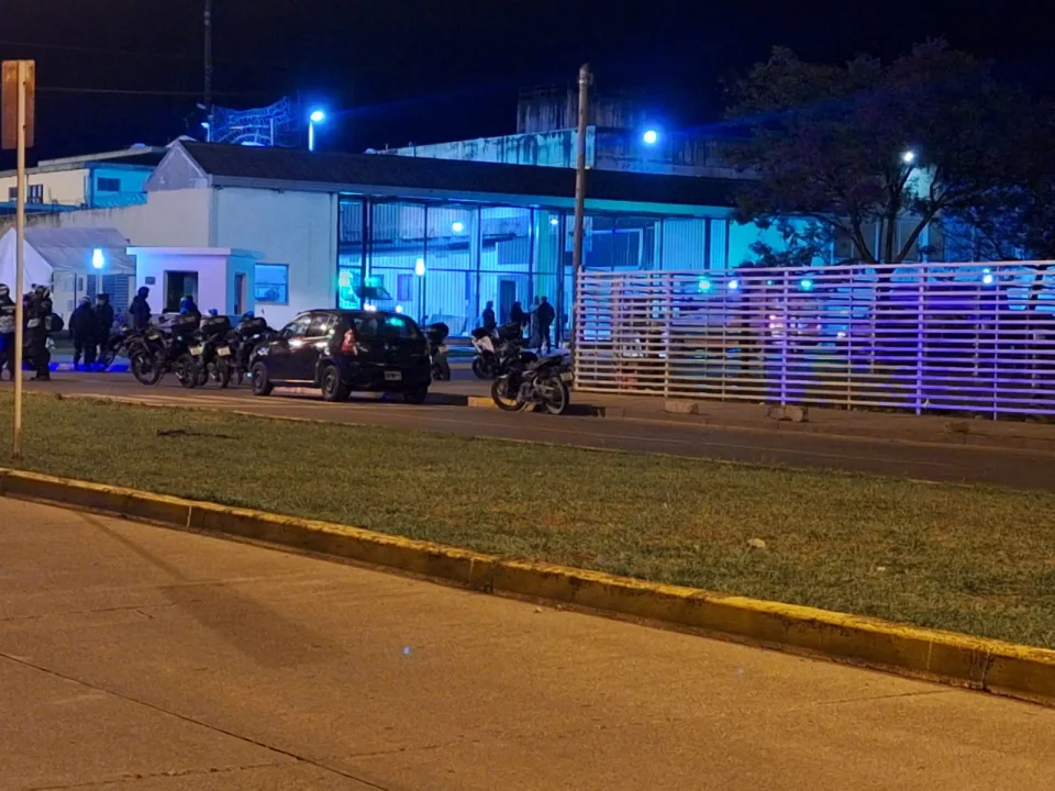 Investigan un incendio en una Alcaidía de Salta que dejó seis presos internados en terapia intensiva