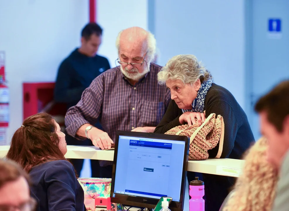 Jubilados: oficializan el bono de $70.000 para noviembre y el haber inicial supera los $400.000